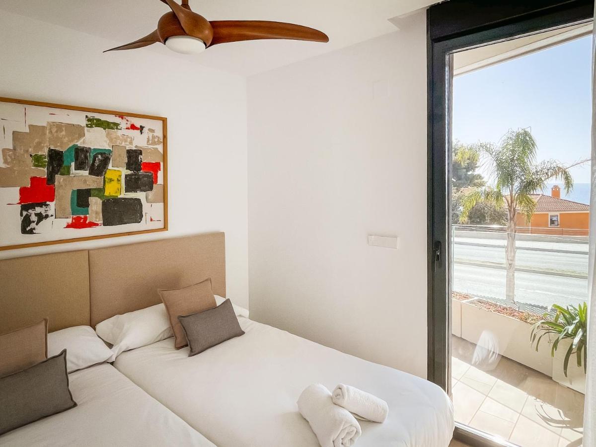 Modern Sea Front Sea Waves Apartment Аликанте Екстериор снимка