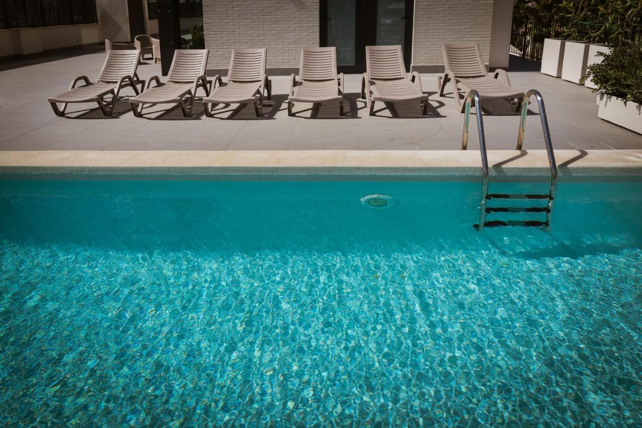 Modern Sea Front Sea Waves Apartment Аликанте Екстериор снимка